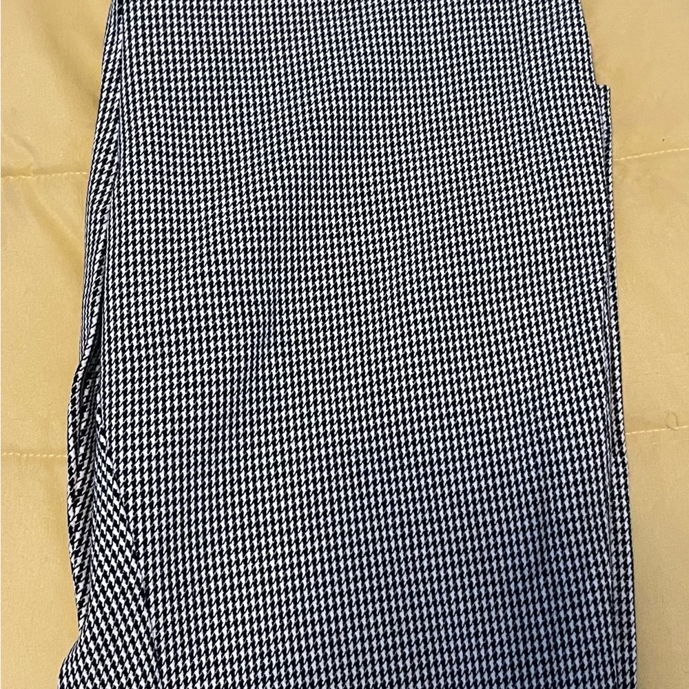 Classy Black and White Houndstooth Ankle Length Pants - NWOT